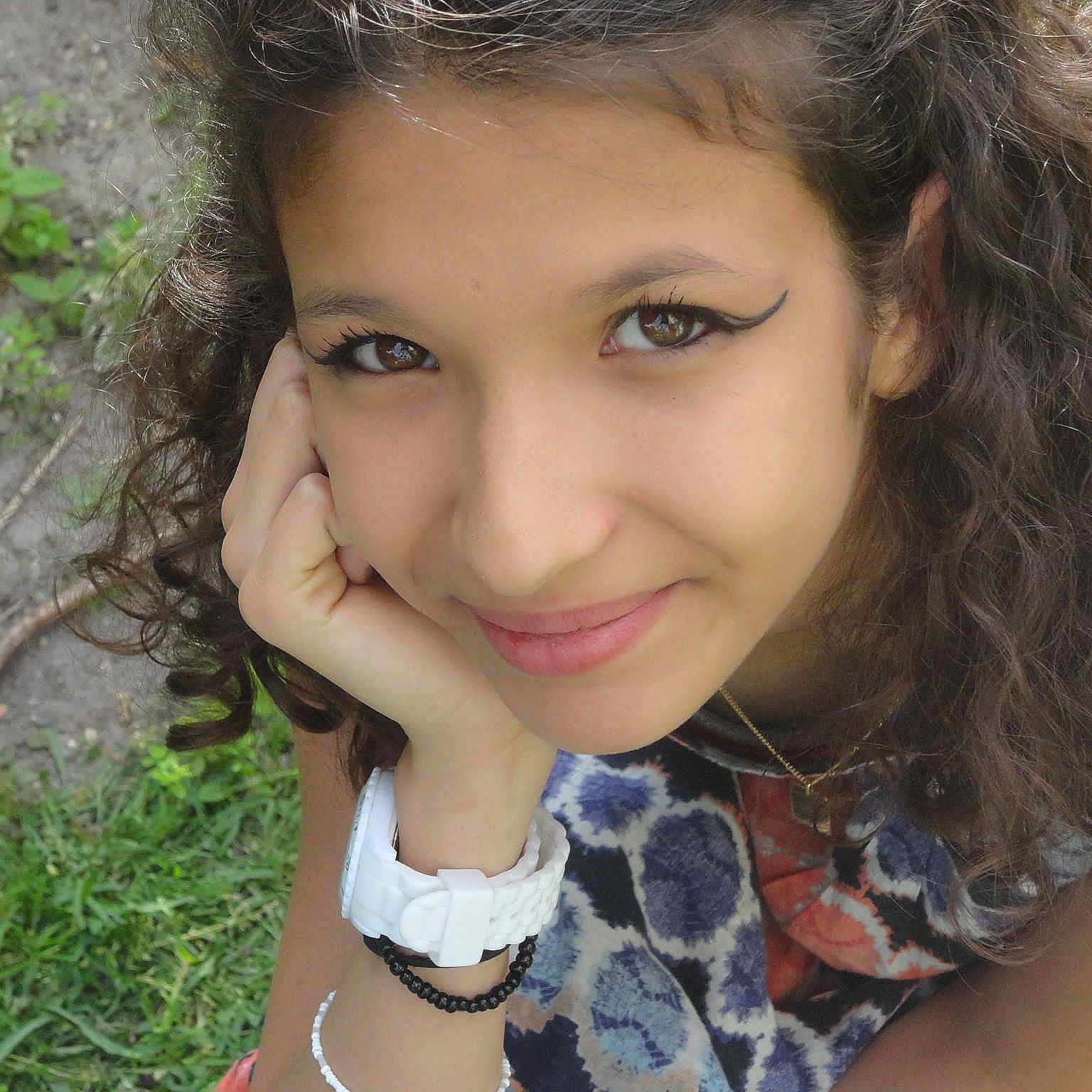 Nasrine participe au concours pour gagner de l'argent avec cette photo :