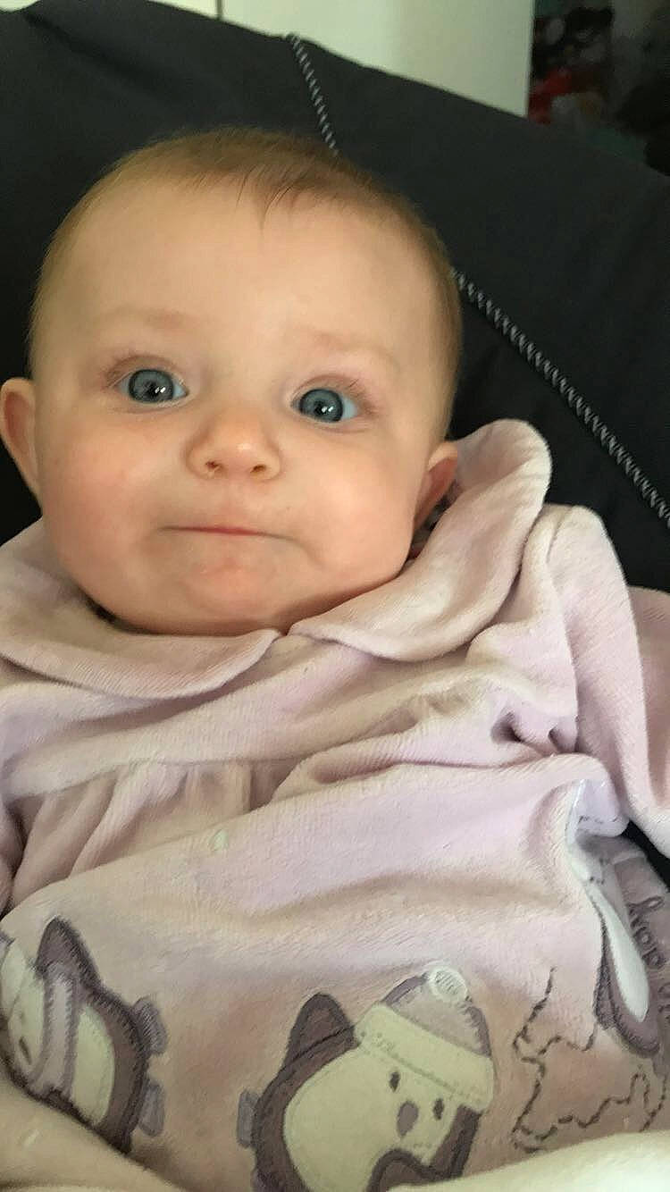 Eva participe au concours pour gagner de l'argent avec cette photo : baby, cheek, child, chin, ear, eye, eyebrow, face, facial_expression, forehead, head, iris, lip, mouth, nose, person, skin, smile, toddler