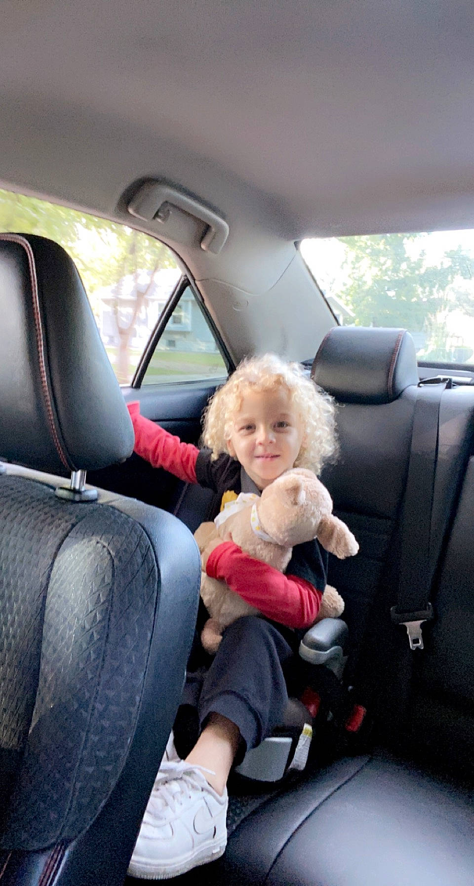 Jesse is registered to the contest to win money with this photo: auto_part, automotive_design, automotive_exterior, car, car_seat, car_seat_cover, comfort, family_car, head_restraint, joy, mode_of_transport, motor_vehicle, person, personal_luxury_car, plant, seat_belt, smile, steering_part, toddler, vehicle