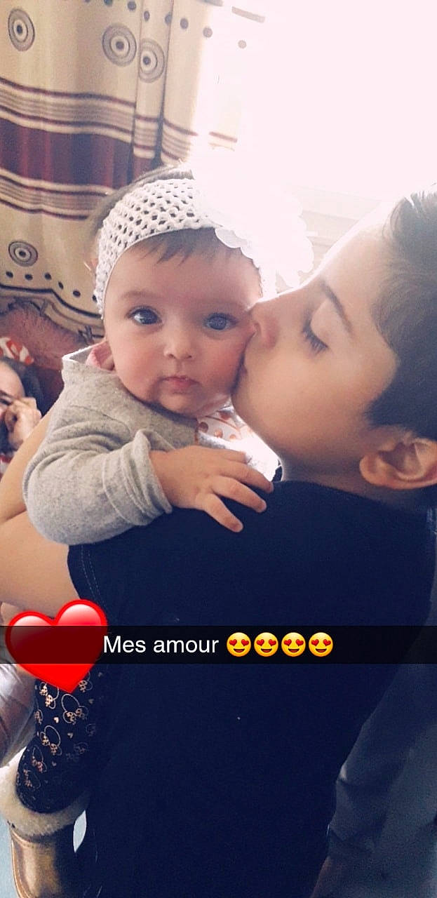 Linda participe au concours pour gagner de l'argent avec cette photo : baby, cheek, child, cloud, daughter, father, forehead, fun, happy, head, lip, love, mother, nose, person, photo_caption, photography, product, sky, smile