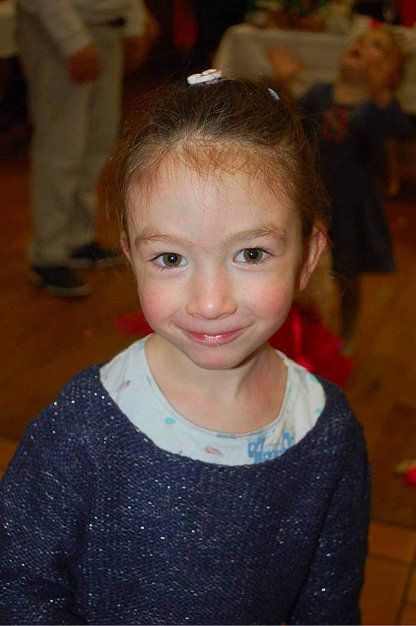 Layla participe au concours pour gagner de l'argent avec cette photo : cheek, child, event, flooring, formal_wear, fun, happy, joy, laugh, neck, pattern, people, person, portrait_photography, skin, sleeve, smile, toddler, tradition