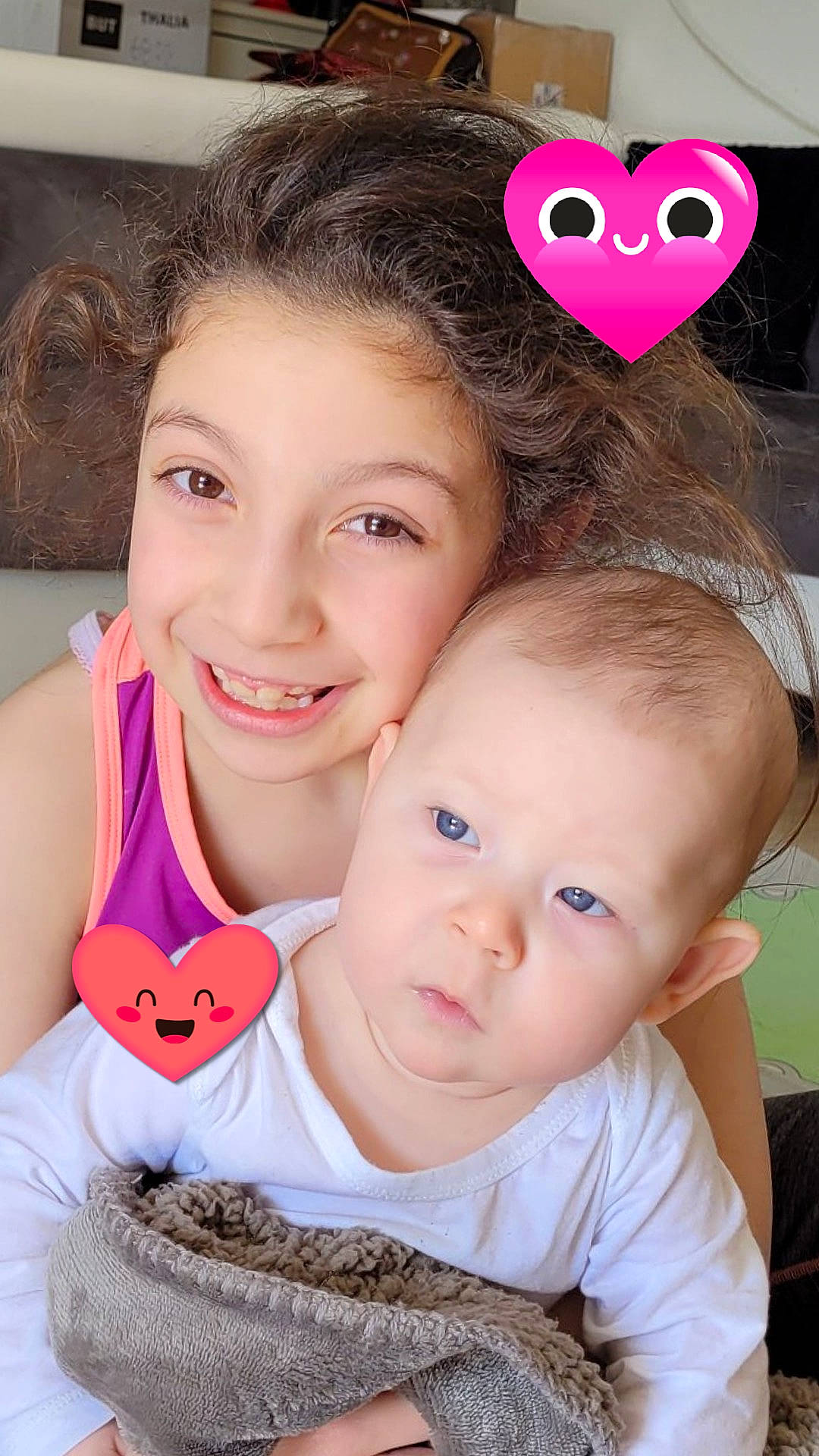 Dalila participe au concours pour gagner de l'argent avec cette photo : baby_toddler_clothing, cheek, child, chin, dress, eyebrow, eyelash, facial_expression, hairstyle, happy, iris, joy, lip, neck, nose, organ, person, photograph, pink, product