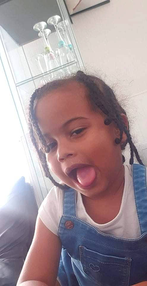 Aurore participe au concours pour gagner de l'argent avec cette photo : cheek, child, chin, comfort, cool, ear, eyebrow, eyelash, eyewear, fun, gesture, happy, iris, jaw, lip, mouth, nose, person, skin, smile