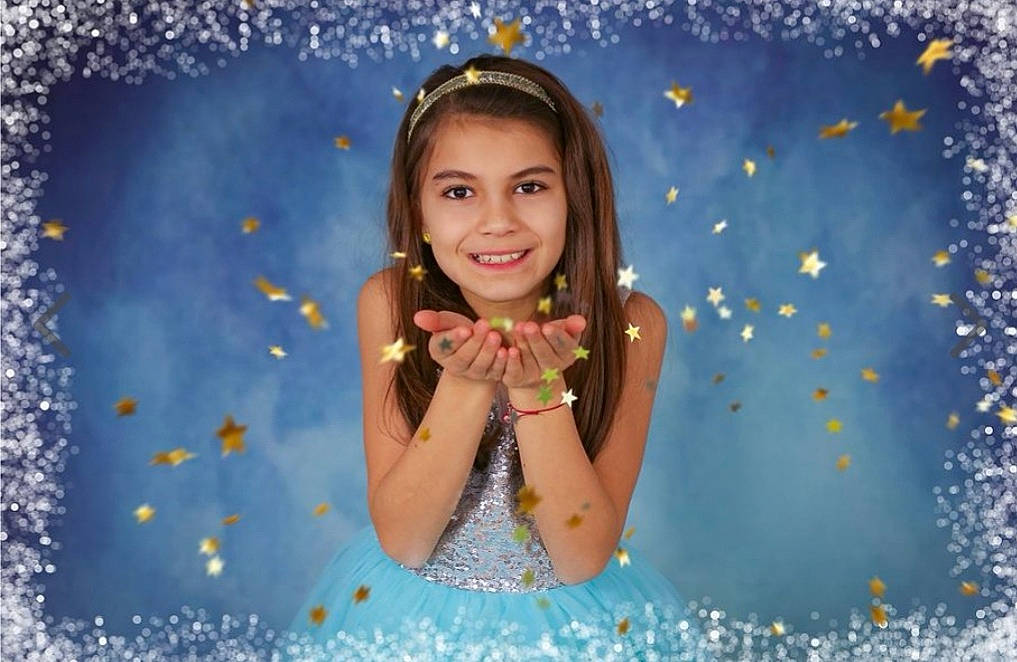 Clara a rejoint le concours — aidez-le/la à gagner de superbes lots ! beauty, blue, fictional_character, flash_photography, fun, glitter, happy, joy, person, photography, photomontage, sky, smile, snowflake, space