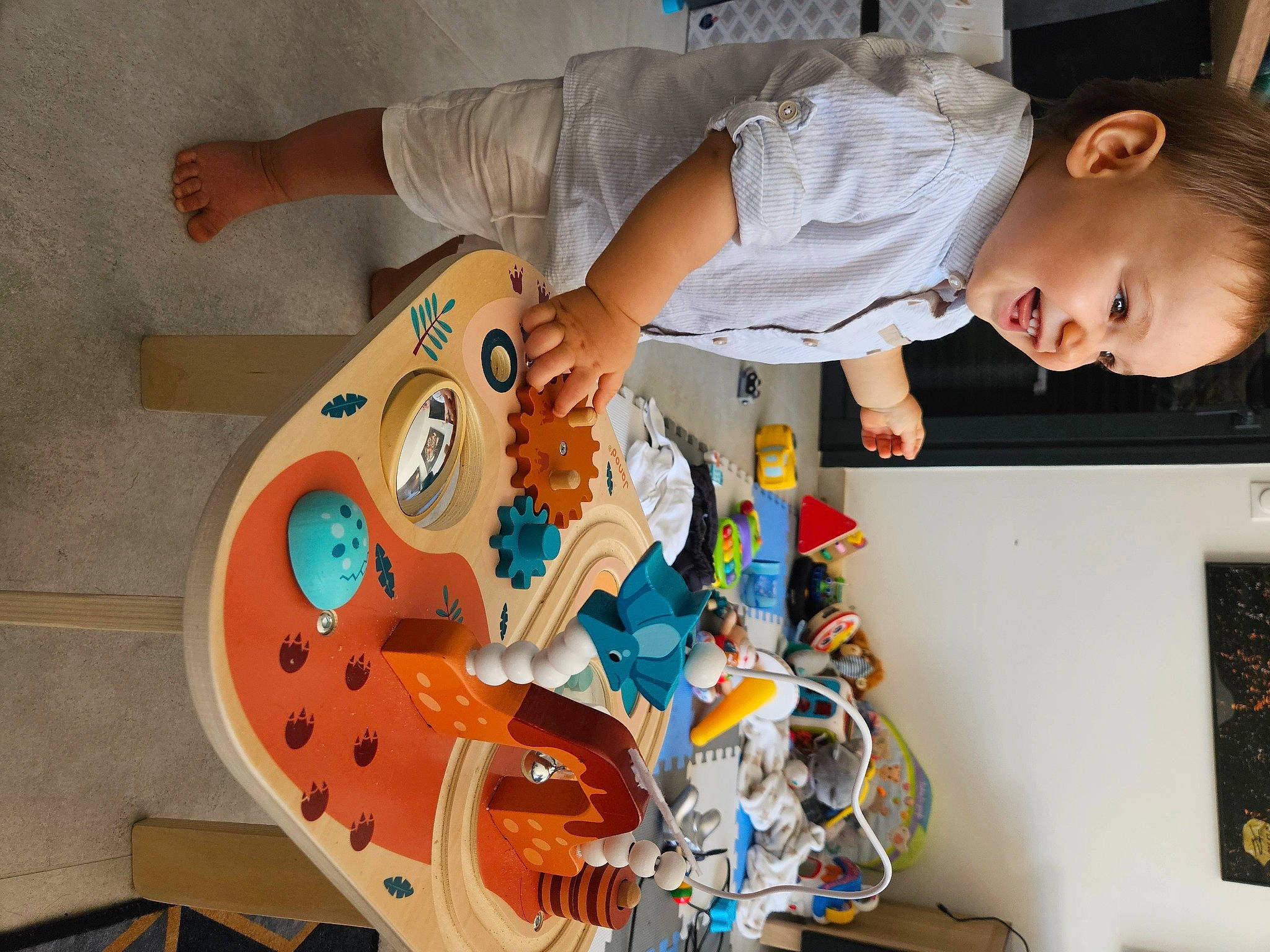 Diego a rejoint le concours — aidez-le/la à gagner de superbes lots ! art, baby, baby_products, baby_toddler_clothing, child, event, fun, happy, machine, orange, person, plastic, play, room, science, service, t_shirt, toddler, toy, visual_arts