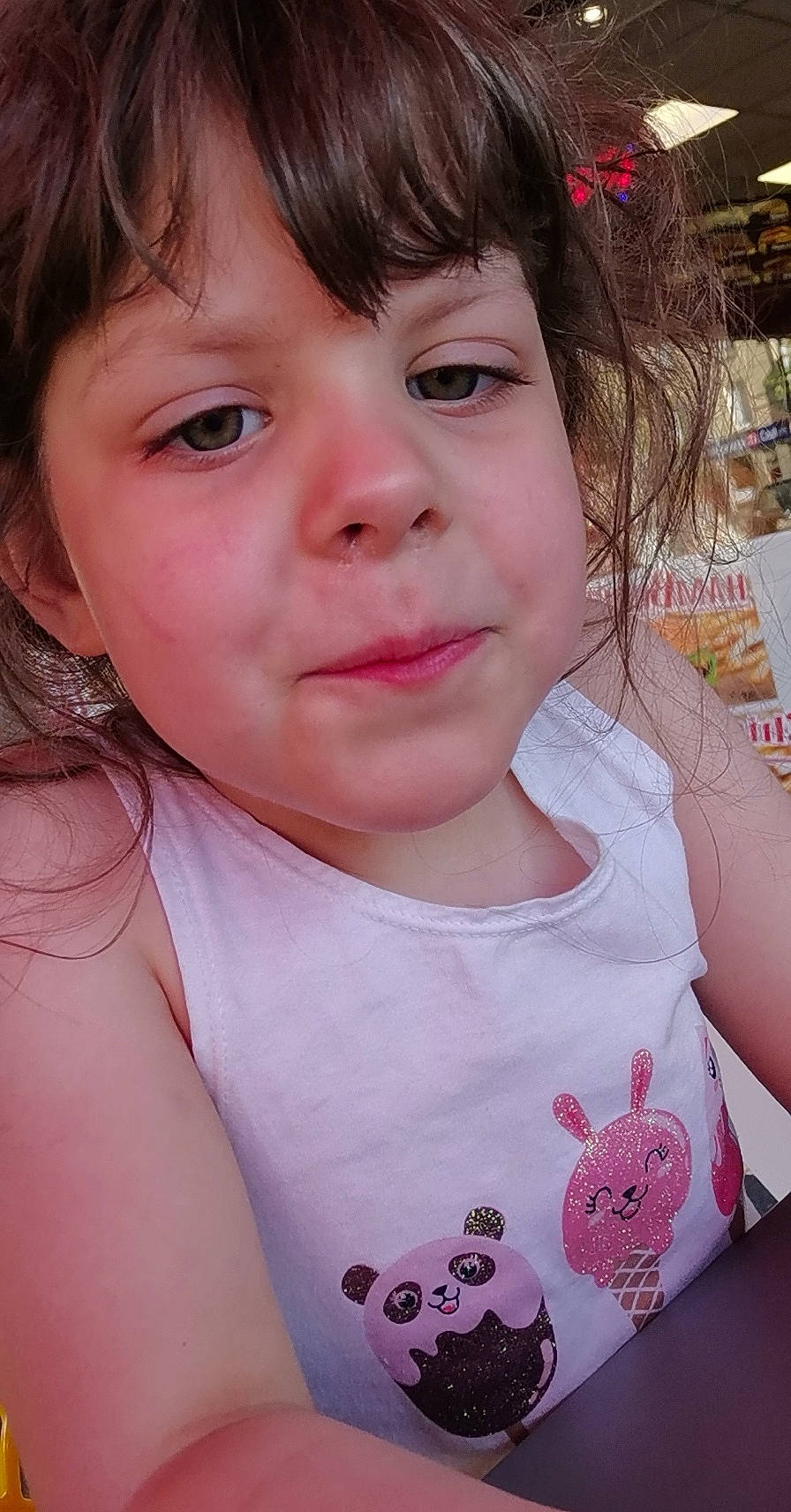 Nawel participe au concours pour gagner de l'argent avec cette photo : cheek, cool, ear, eye, eyebrow, eyelash, face, finger, forehead, happy, iris, jaw, lip, mouth, neck, nose, person, pink, shoulder, skin