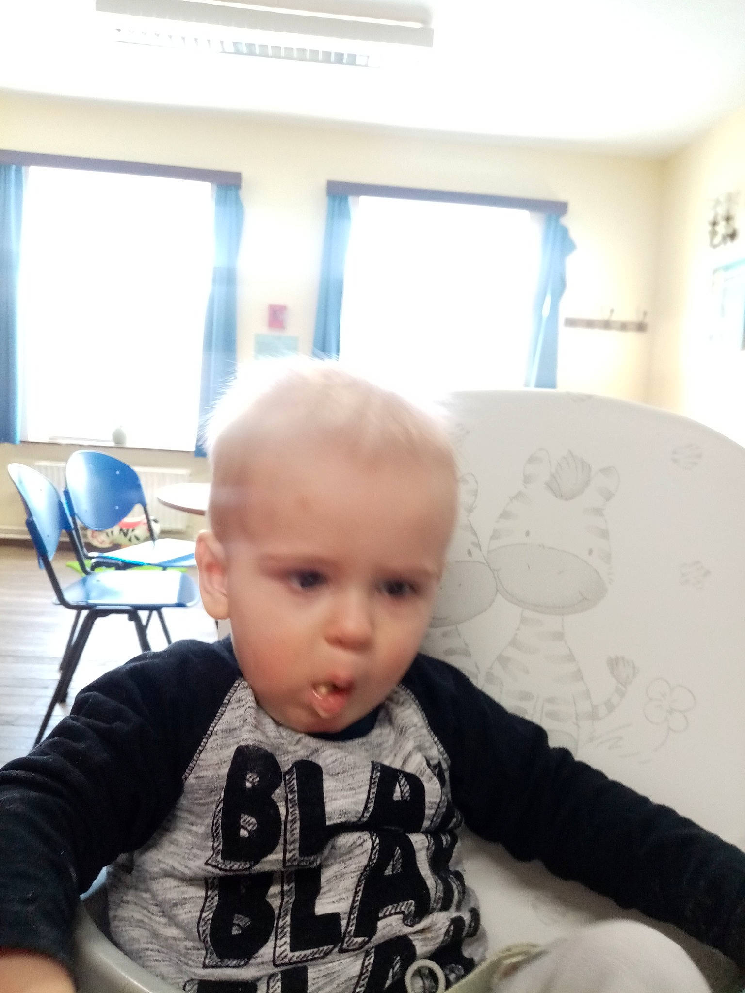 Izayah participe au concours pour gagner de l'argent avec cette photo : baby, child, person, sitting, toddler