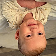 Naylan participe au concours pour gagner de l'argent avec cette photo : baby, child, infant, smiling, face, head, onesie, clothing, bed, blanket, floor, wooden_floor, indoors, cute, young, portrait, skin, happy, newborn, cozy