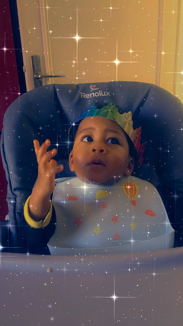 Adonys a rejoint le concours — aidez-le/la à gagner de superbes lots ! art, baby, cheek, child, christmas_eve, display_case, doll, event, fictional_character, figurine, fun, glass, happy, illustration, leisure, person, snow, space, toy, visual_arts