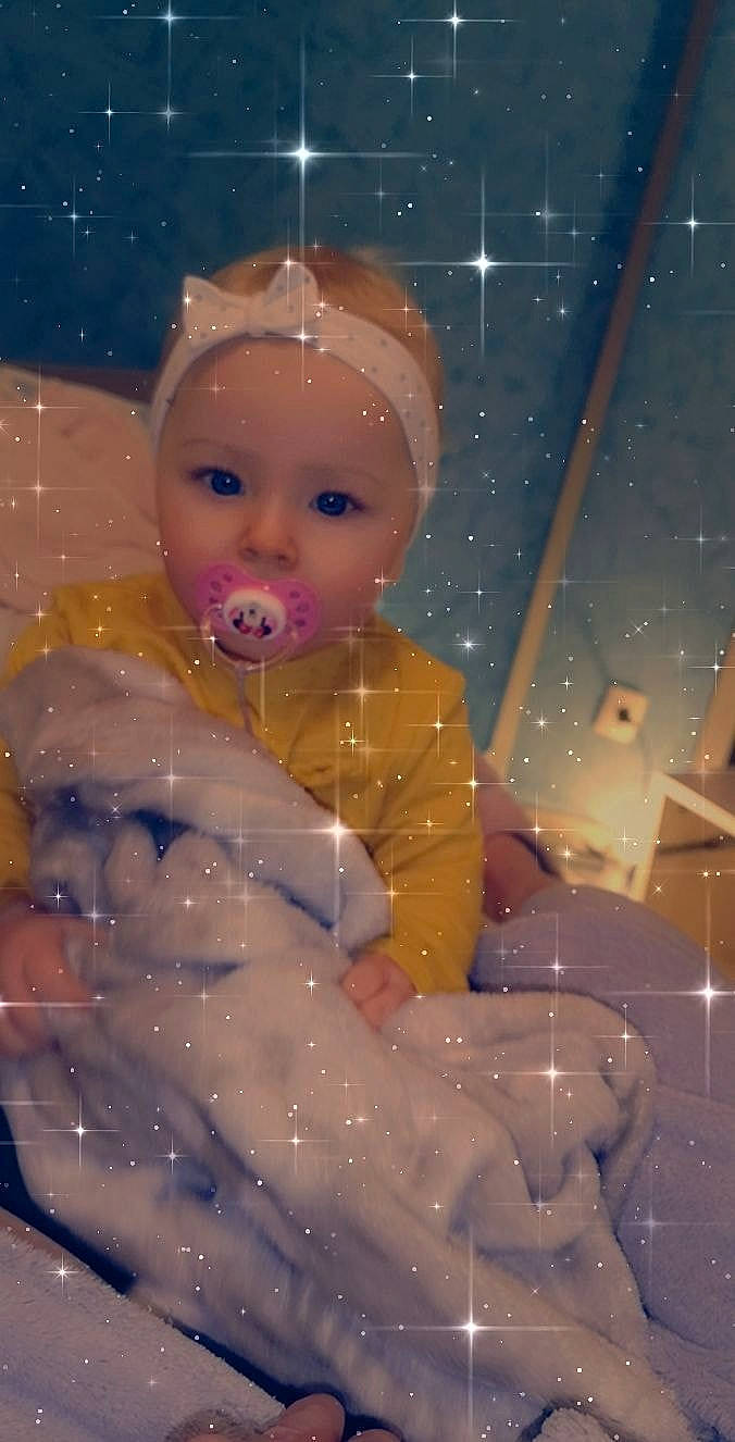 Kaïna a rejoint le concours — aidez-le/la à gagner de superbes lots ! baby, bathing, cheek, child, fun, head, person, skin, toddler