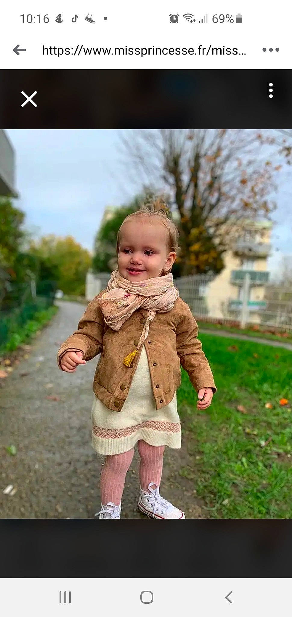 Anaé participe au concours pour gagner de l'argent avec cette photo : baby, baby_toddler_clothing, beauty, child, flash_photography, fun, gesture, grass, happy, joy, pattern, people_in_nature, person, photograph, plant, skin, sky, sleeve, smile, snapshot