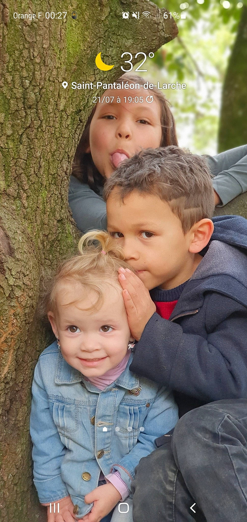 Octavia a rejoint le concours — aidez-le/la à gagner de superbes lots ! cheek, chin, eye, face, facial_expression, grass, hairstyle, happy, head, headwear, human, iris, joy, lip, mammal, nose, organ, people_in_nature, person, photograph