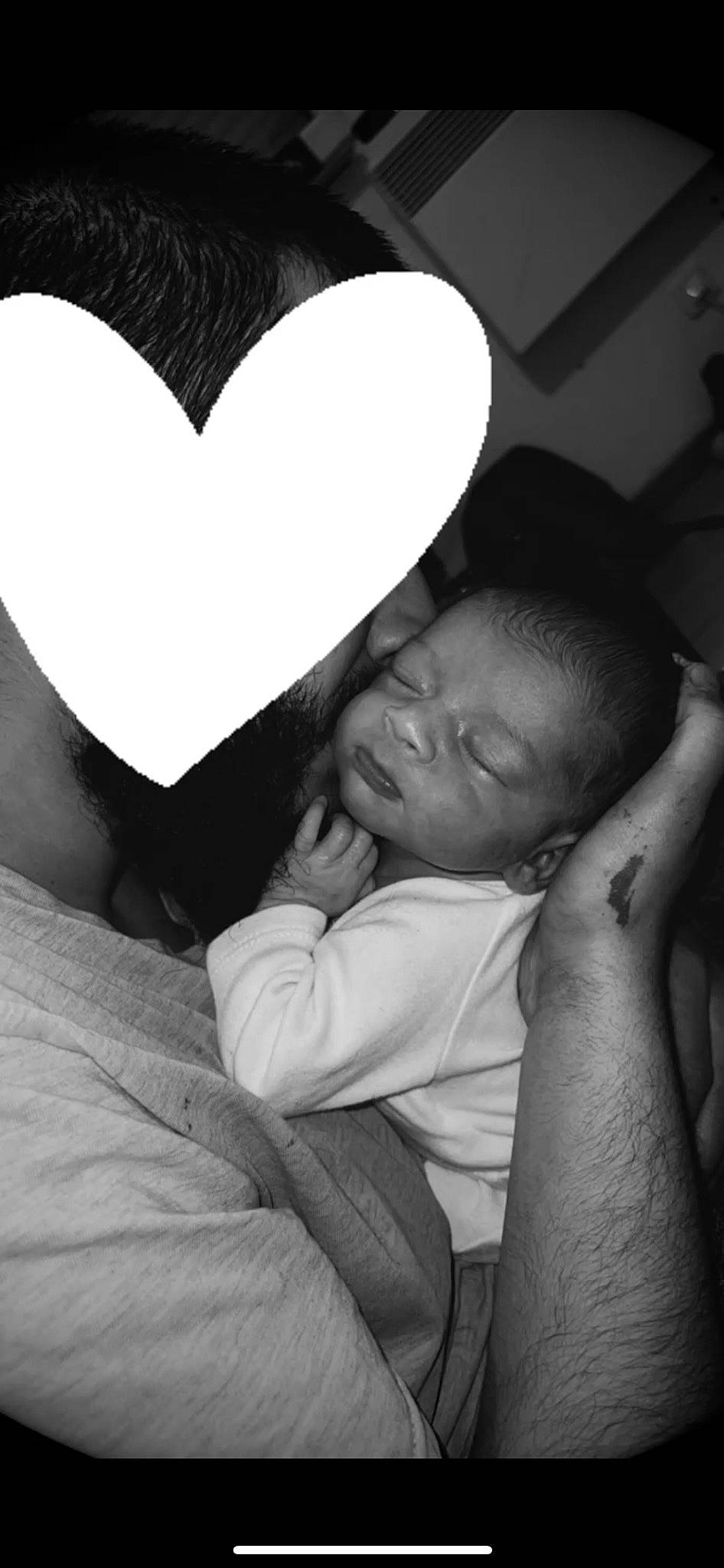 Aliya a rejoint le concours — aidez-le/la à gagner de superbes lots ! arm, black, black_and_white, child, comfort, elbow, event, flash_photography, friendship, fun, gesture, hand, happy, human_body, monochrome, monochrome_photography, person, sitting, smile, style