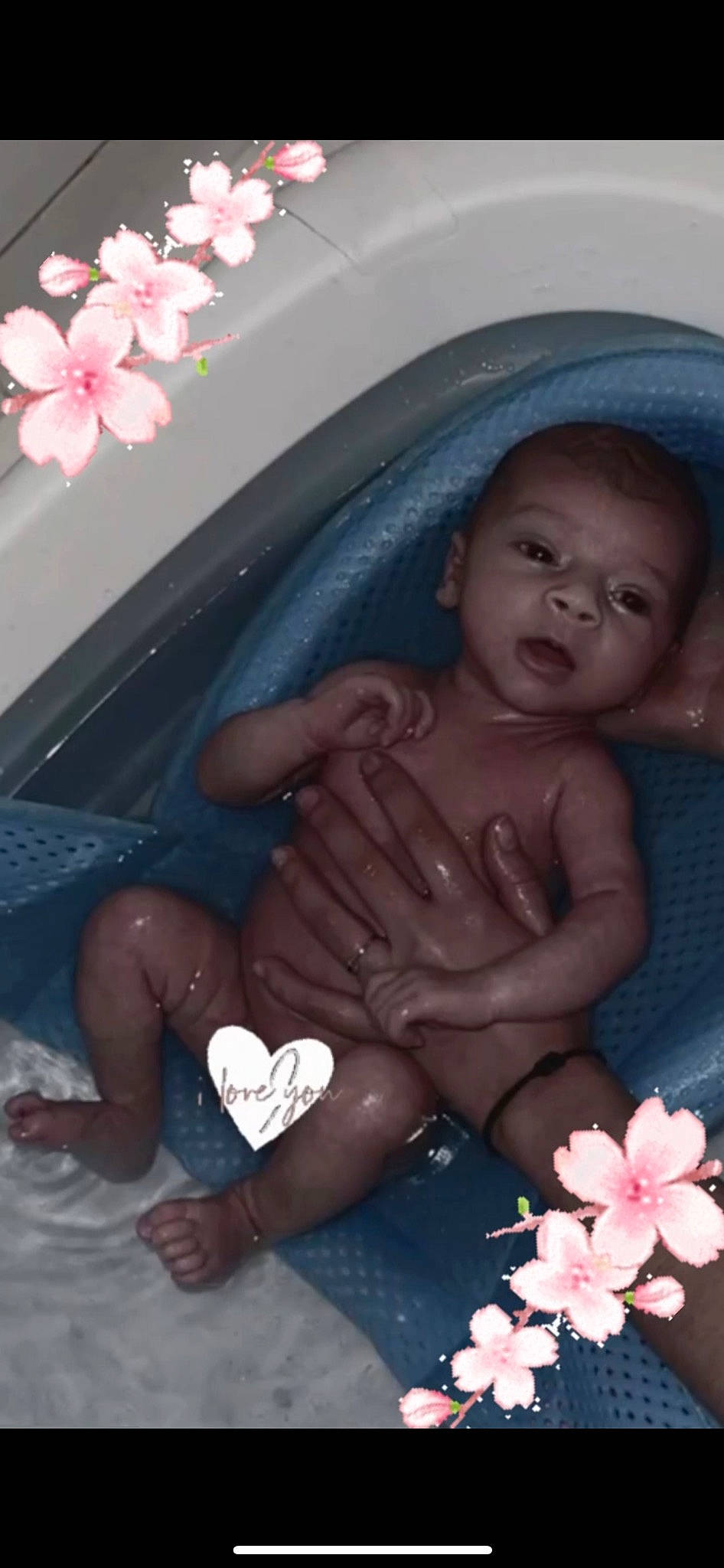 Aliya a rejoint le concours — aidez-le/la à gagner de superbes lots ! bathing, bathtub, black, chest, finger, flower, happy, human, mouth, muscle, people, person, petal, photograph, pink, plant, skin, textile, thumb, trunk