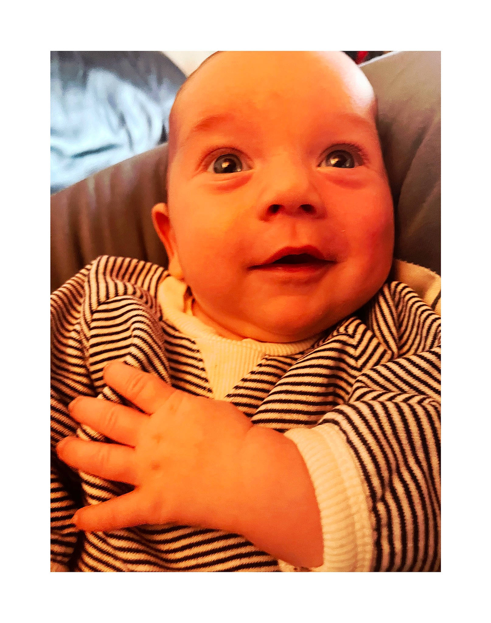 Maxence participe au concours pour gagner de l'argent avec cette photo : baby, baby_toddler_clothing, cheek, child, collar, comfort, happy, linens, nail, pattern, person, portrait_photography, product, skin, sleeve, smile, thumb, toddler