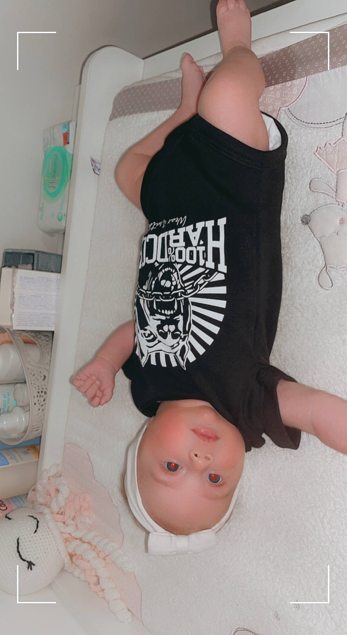 Sherryl a rejoint le concours — aidez-le/la à gagner de superbes lots ! active_tank, baby, baby_toddler_clothing, chest, elbow, finger, human_body, joint, leg, neck, person, sleeve, sleeveless_shirt, stomach, textile, thigh, trunk, undershirt, vest, waist