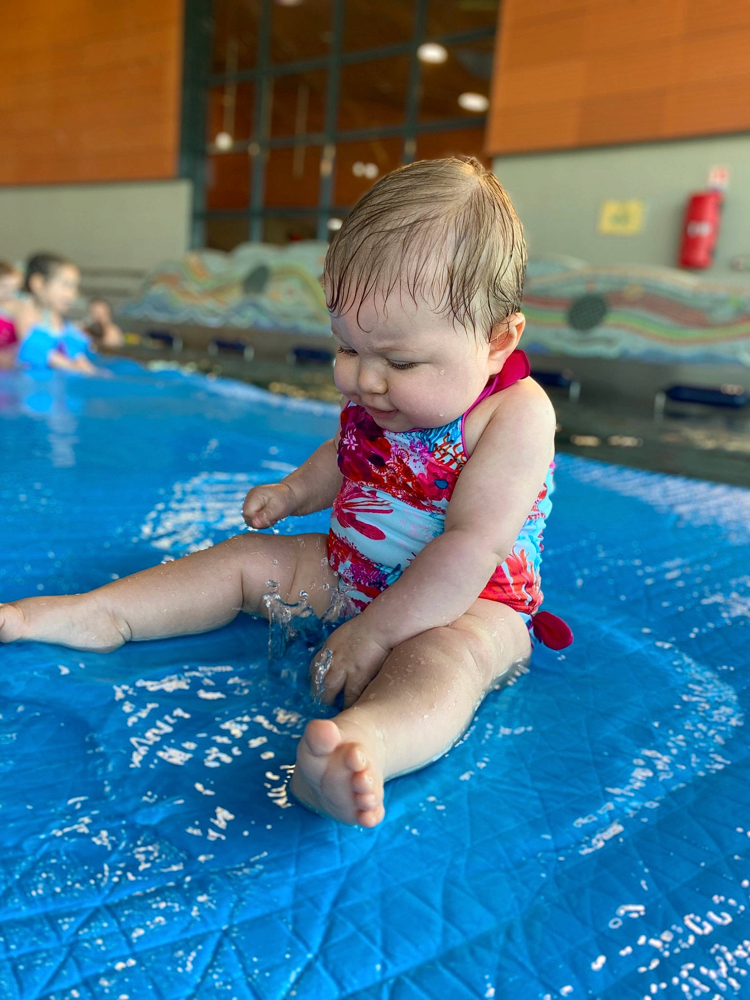 Julya a rejoint le concours — aidez-le/la à gagner de superbes lots ! baby, blue, child, fun, games, leisure, leisure_centre, person, play, pool, product, recreation, summer, swimming_pool, toddler, vacation