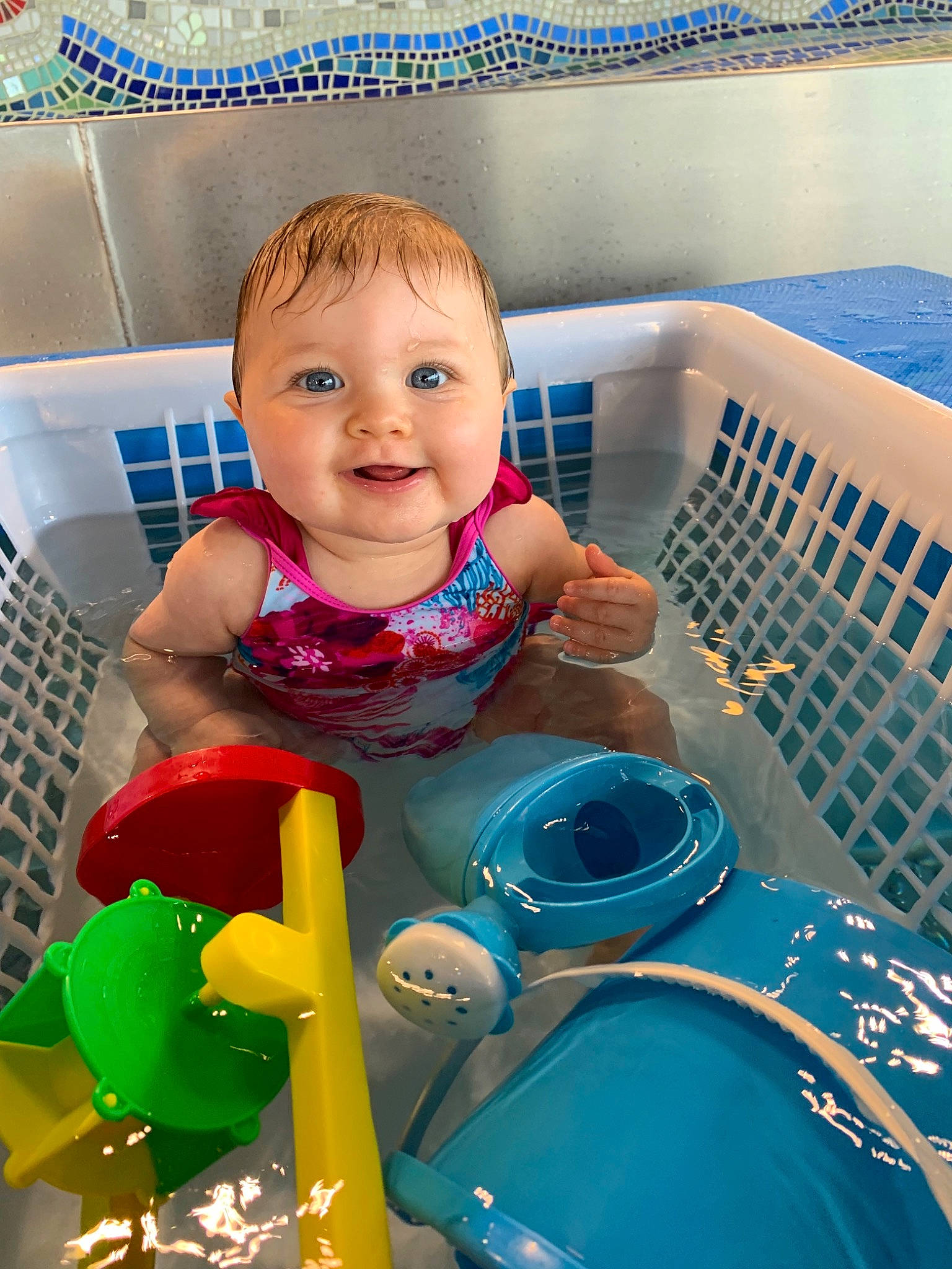 Julya participe au concours pour gagner de l'argent avec cette photo : baby, baby_playing_with_toys, baby_products, child, fun, leisure, person, play, product, toddler, toy