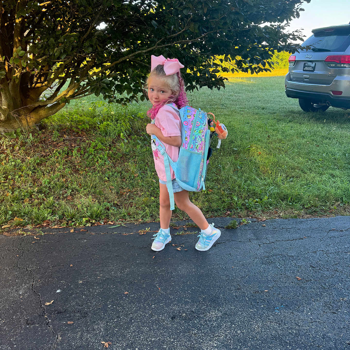 Rosaley is registered to the contest to win money with this photo: backpack, car, casual_clothing, child, driveway, girl, grass, jeep, nature, outdoor, pink_bow, pink_hair, playful, portrait, sidewalk, sneakers, summer, sunlight, toy, tree