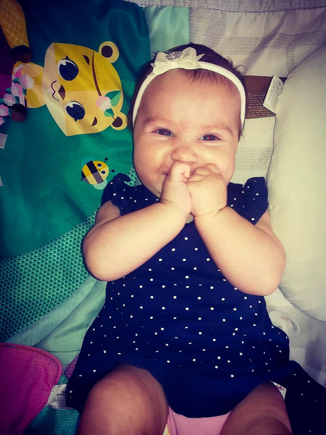 Stella a rejoint le concours — aidez-le/la à gagner de superbes lots ! baby, beauty, cheek, child, cool, eye, face, fun, head, leg, lip, nose, organ, person, pink, product, sitting, skin, smile, snapshot