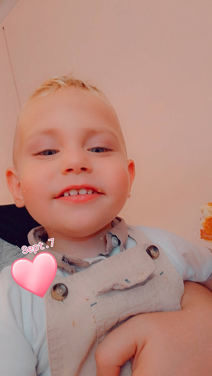 Nael a rejoint le concours — aidez-le/la à gagner de superbes lots ! baby, baby_laughing, baby_toddler_clothing, cheek, child, collar, dress_shirt, fashion_accessory, fun, gesture, happy, iris, joy, lip, nose, person, pink, skin, sleeve, smile