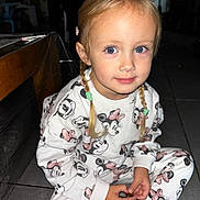 Azély a rejoint le concours — aidez-le/la à gagner de superbes lots ! blonde_hair, blue_eyes, braids, cartoon_print, casual_clothing, child, cute, flash, floor, girl, indoor, minnie_mouse, pants, portrait, sitting, smiling, sneakers, sweatshirt, tile_floor, young_child