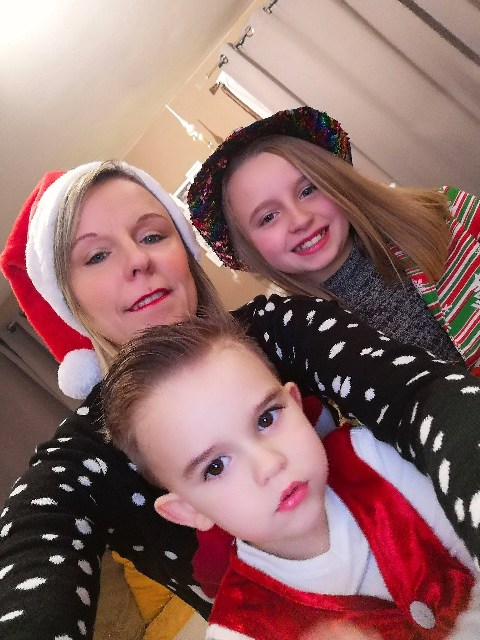 Zelia participe au concours pour gagner de l'argent avec cette photo : child, daughter, fun, joy, mother, people, person, photography, selfie, smile, toddler