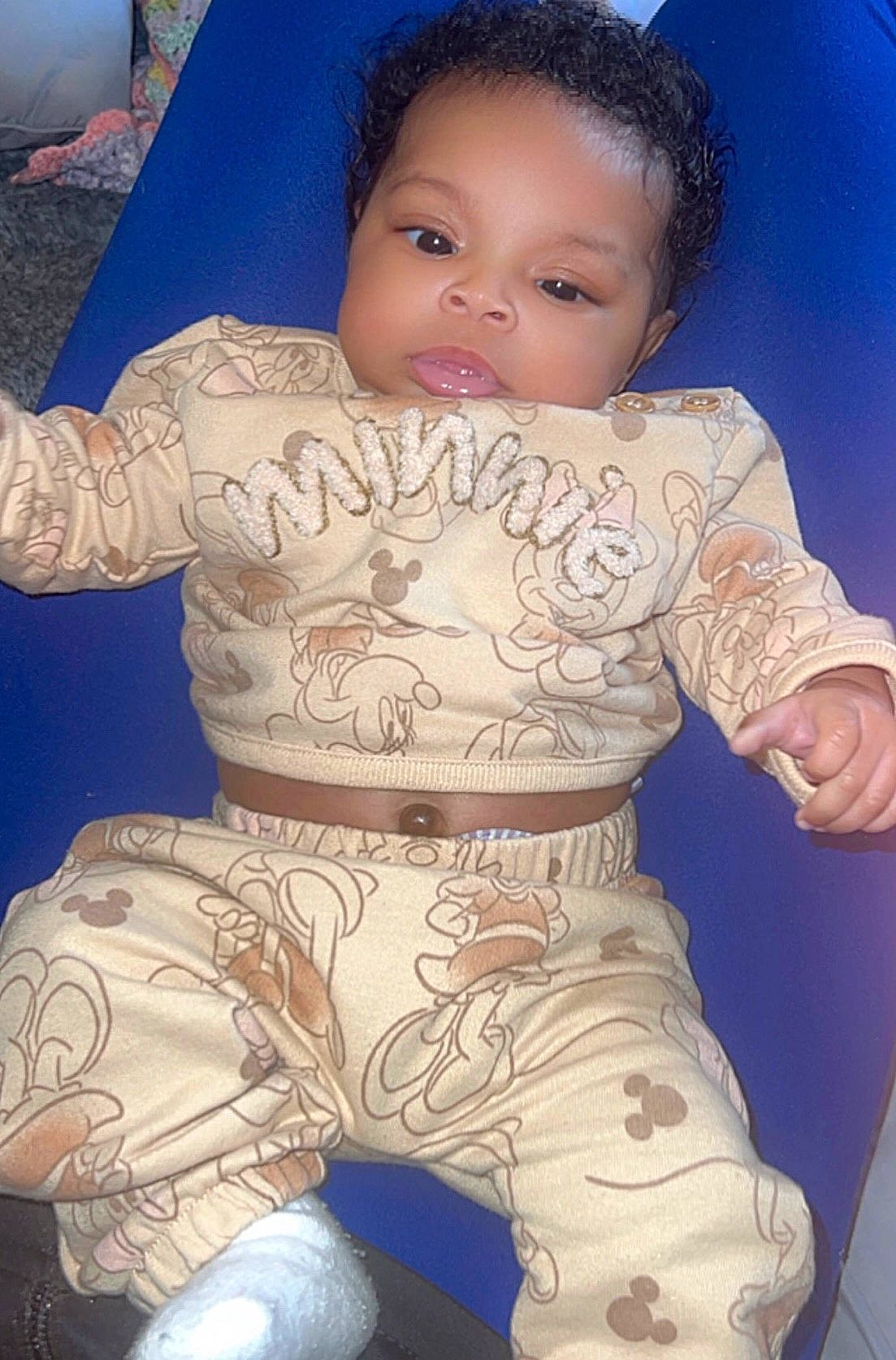 Amila is registered to the contest to win money with this photo: arm, baby_toddler_clothing, cheek, chin, eye, eyebrow, facial_expression, finger, gesture, hairstyle, head, human_body, iris, mouth, muscle, neck, nose, person, skin, sleeve