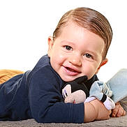 Vychenzo participe au concours pour gagner de l'argent avec cette photo : baby, blue_sweater, brown_pants, child, closeup, cuddly, cute, face, happy, indoor, infant, lying_down, mickey_mouse, person, playful, plush, portrait, smiling, soft_rug, toy