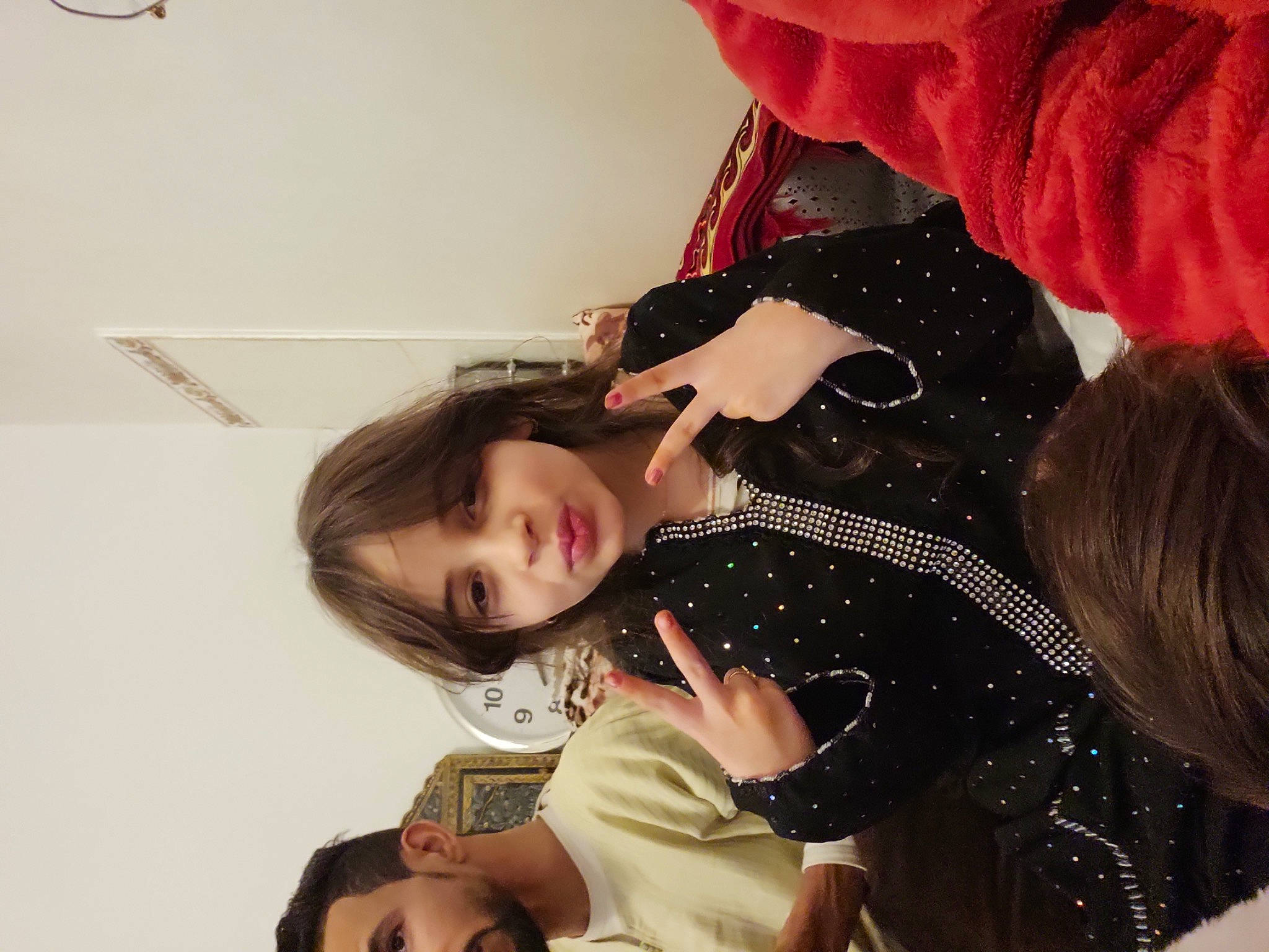 Kenza participe au concours pour gagner de l'argent avec cette photo : black_hair, carmine, child, comfort, event, eyelash, eyewear, fashion_accessory, fashion_design, fun, gesture, happy, jewellery, love, necklace, pattern, person, sleeve, tradition