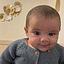 Ezekiel a rejoint le concours — aidez-le/la à gagner de superbes lots ! baby, child, face, smile, eyes, sweater, knitted, blue, cute, indoors, wall_decor, golden, portrait, young_child, candid, expression, person, head, closeup, baby_clothing