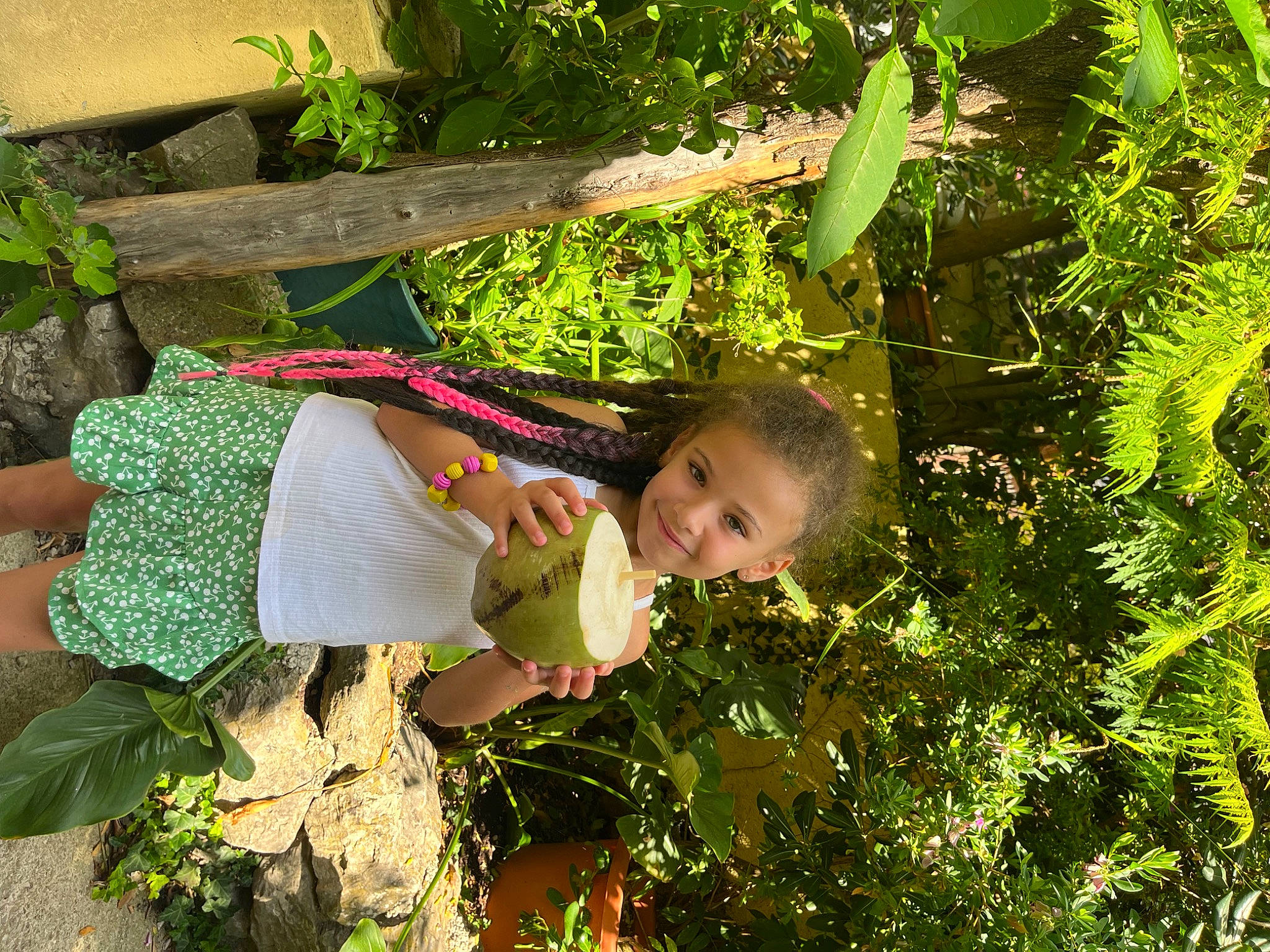 Milana a rejoint le concours — aidez-le/la à gagner de superbes lots ! baby_toddler_clothing, botany, child, garden, grass, groundcover, happy, herb, joy, people_in_nature, person, plant, shrub, terrestrial_plant, toddler