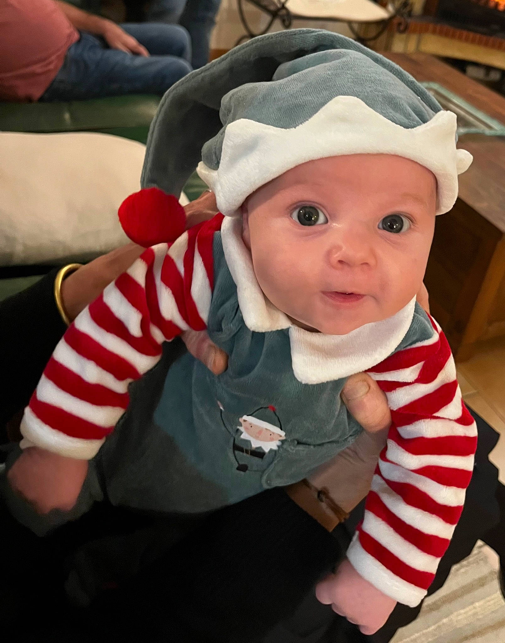 Malo a rejoint le concours — aidez-le/la à gagner de superbes lots ! baby, baby_products, baby_toddler_clothing, cap, carmine, cheek, child, christmas_eve, comfort, costume, costume_hat, fashion_accessory, fictional_character, fun, happy, hat, headwear, holiday, person, sitting