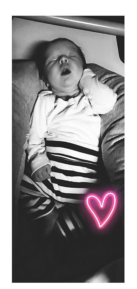 Eden participe au concours pour gagner de l'argent avec cette photo : baby, beauty, black, black_and_white, comfort, flash_photography, fun, gesture, happy, monochrome_photography, mouth, nose, organ, person, sleeve, smile, snapshot, style, t_shirt, toddler