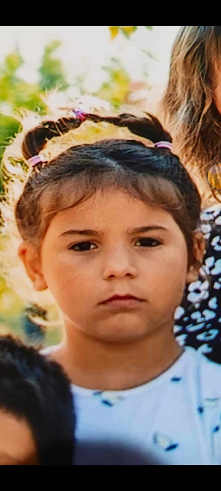 Louna a rejoint le concours — aidez-le/la à gagner de superbes lots ! child, girl, face, pigtails, hair_ties, outdoor, portrait, serious_expression, young, person, natural_light, casual_clothing, childhood, cute, headshot, summer, daylight, emotion, closeup, youth