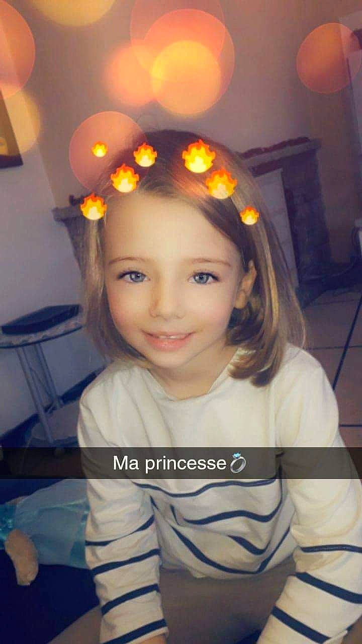 Illyana participe au concours pour gagner de l'argent avec cette photo : brown_hair, cheek, child, child_model, daughter, ear, face, forehead, hair_accessory, happy, head, headband, headgear, joy, long_hair, person, photography, smile, toddler