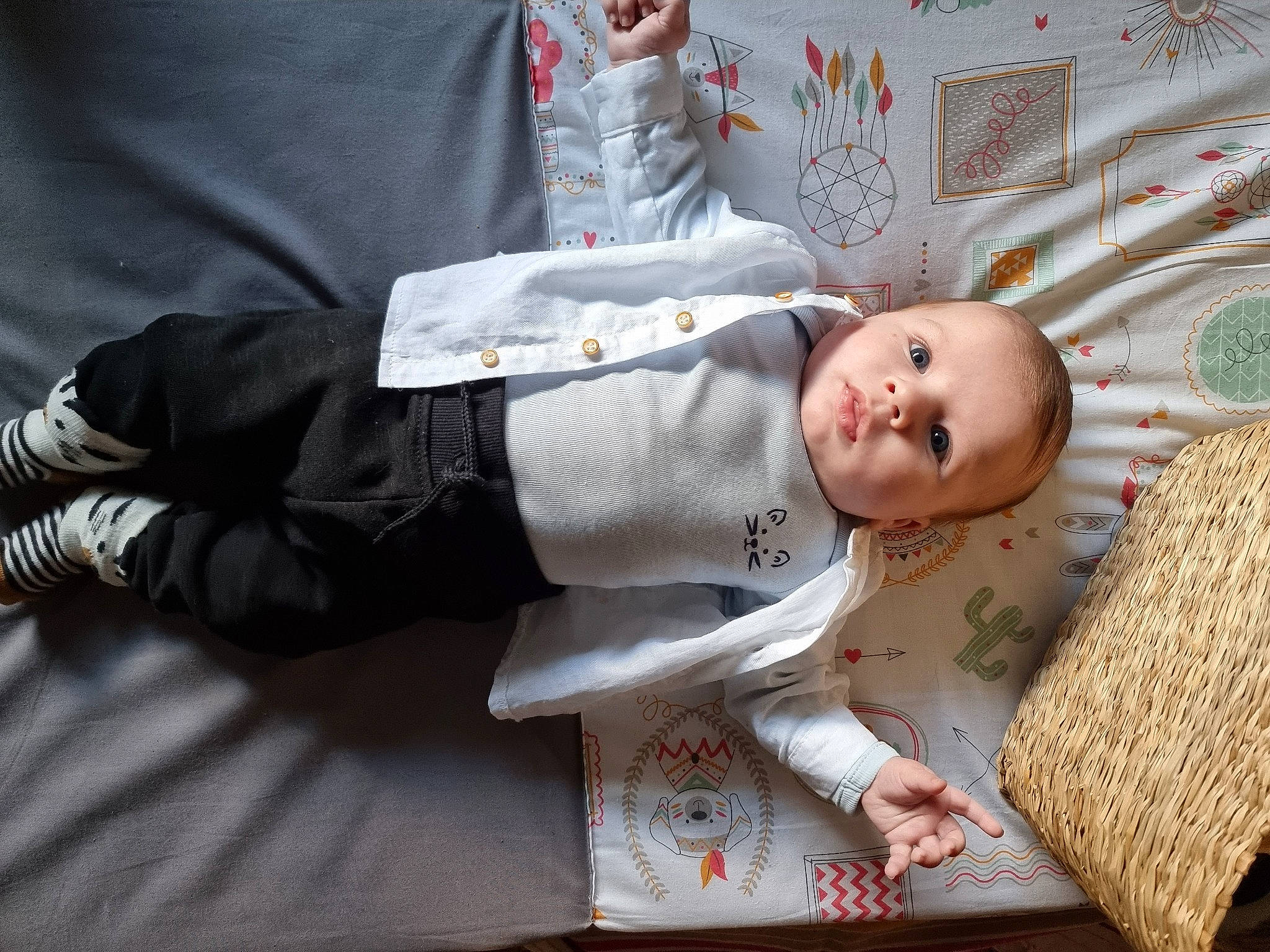 Thiago a rejoint le concours — aidez-le/la à gagner de superbes lots ! baby, baby_products, baby_safety, baby_toddler_clothing, bedtime, child, comfort, grass, head, infant_bed, linens, nap, person, room, sitting, skin, sleep, sleeve, toddler, tree