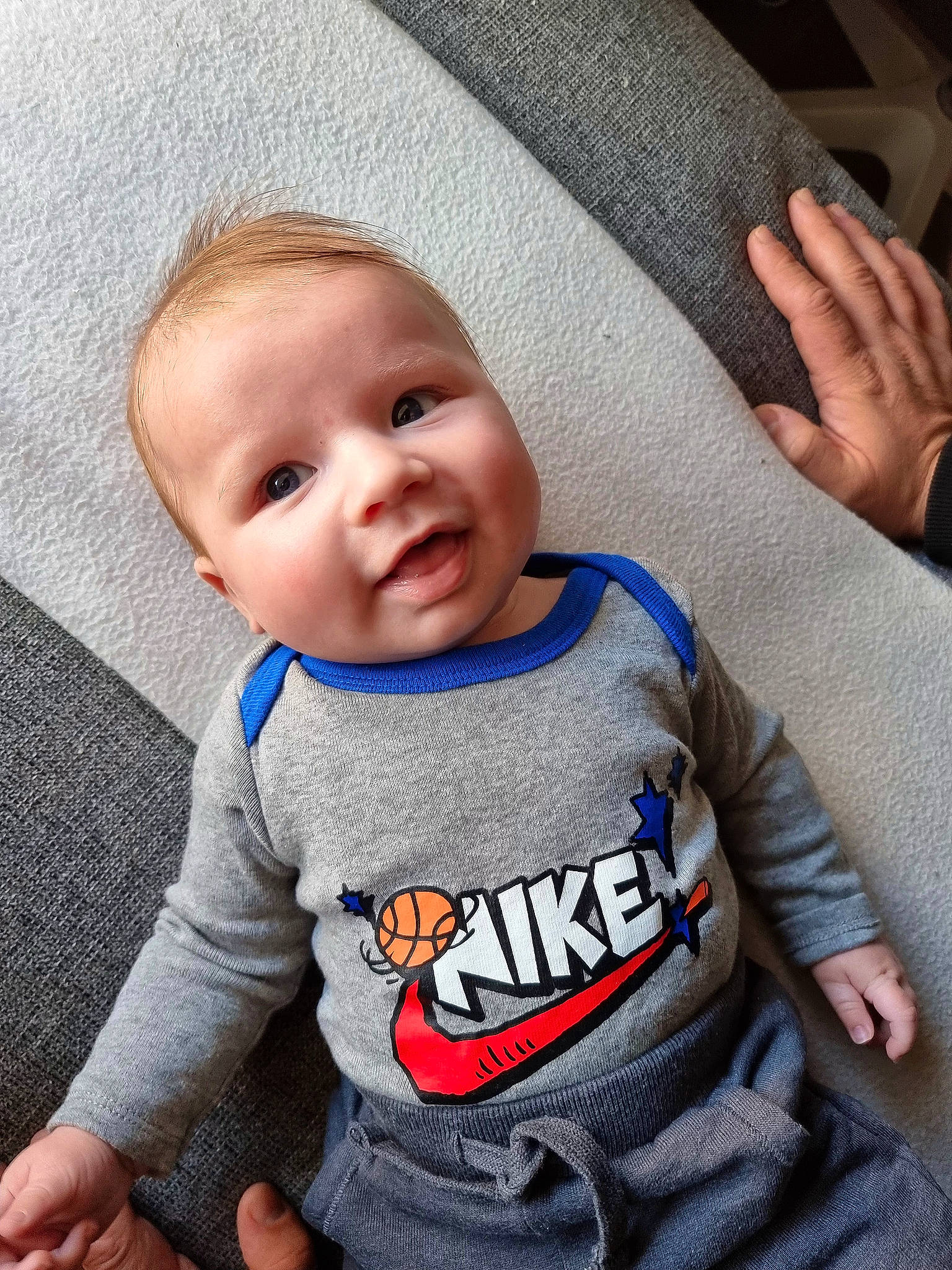 Thiago participe au concours pour gagner de l'argent avec cette photo : azure, baby, baby_toddler_clothing, cheek, chin, eye, face, gesture, grey, head, iris, lip, nose, outerwear, person, product, skin, sleeve, smile, textile