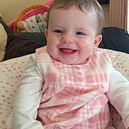 Everly is registered to the contest to win money with this photo: