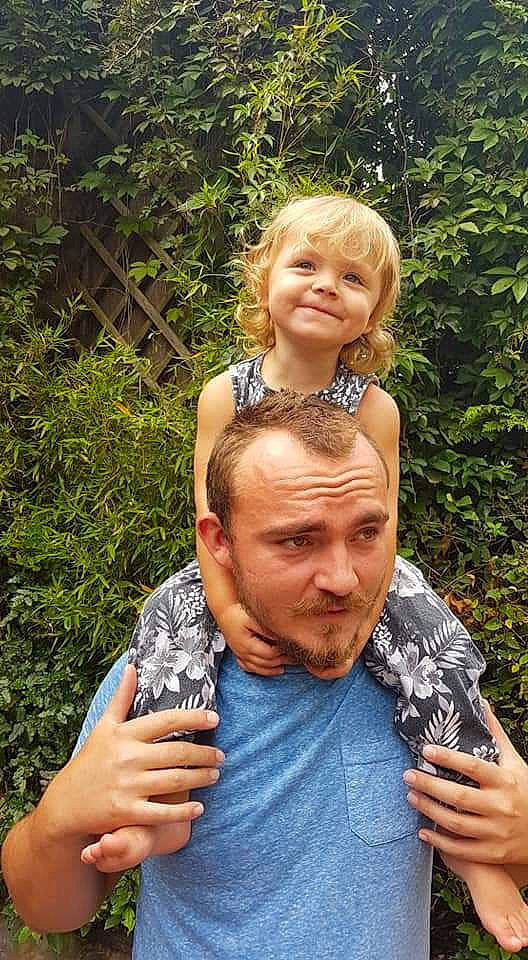 Francessca is registered to the contest to win money with this photo: joy, person