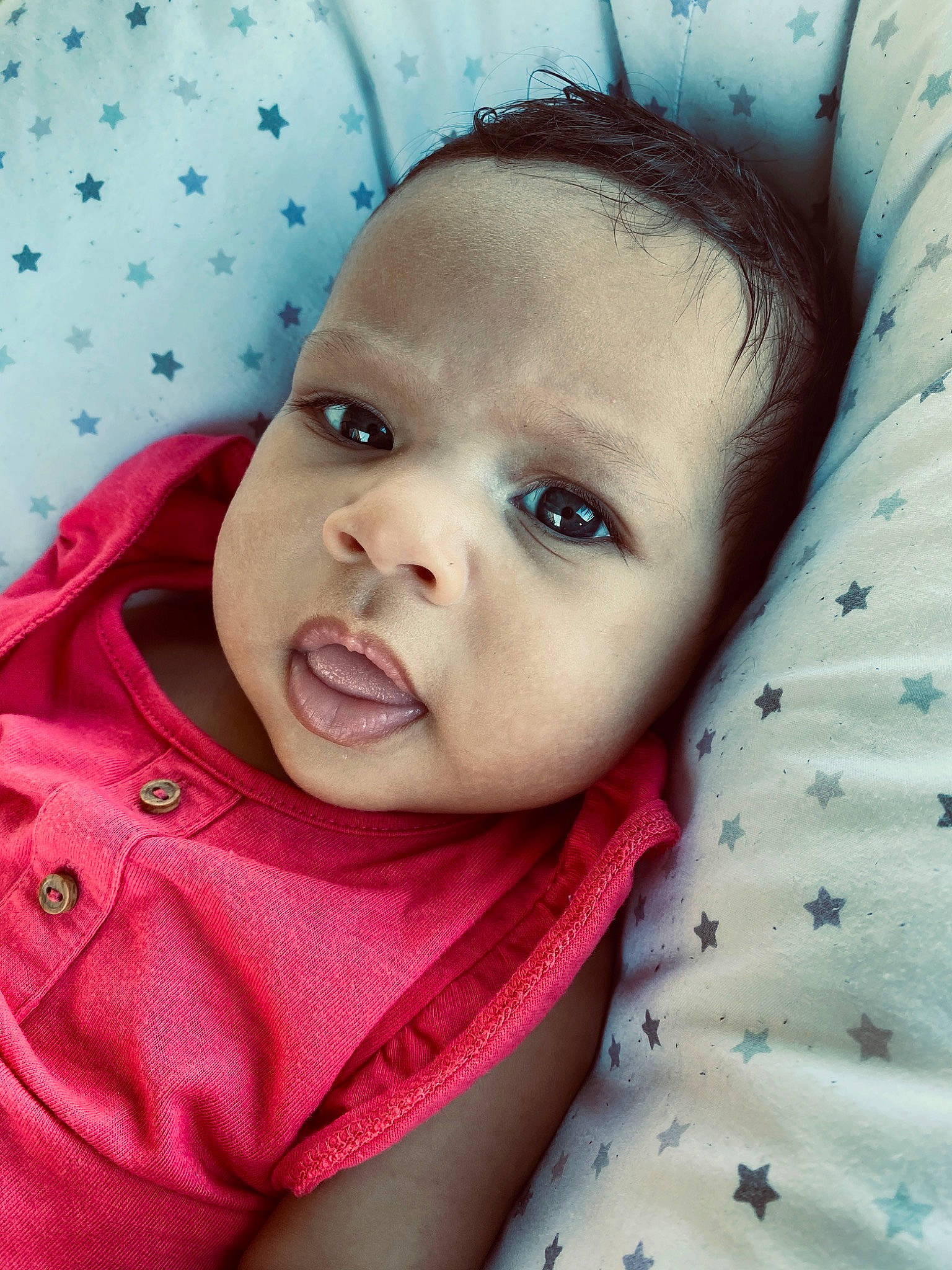 Alyssa a rejoint le concours — aidez-le/la à gagner de superbes lots ! baby, beauty, cheek, child, chin, close_up, eye, eyebrow, face, forehead, head, iris, lip, mouth, nose, organ, person, pink, skin, textile