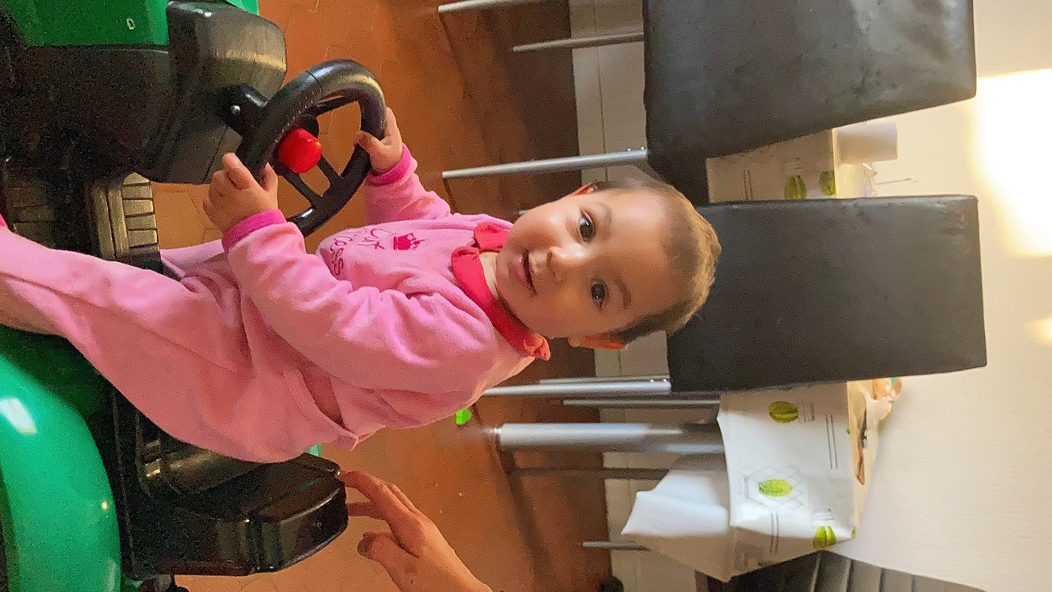 Mayar Enour a rejoint le concours — aidez-le/la à gagner de superbes lots ! baby, baby_products, baby_toddler_clothing, bag, camera, child, finger, fun, handbag, hat, jacket, luggage_and_bags, person, play, product, room, sitting, skin, smile, toddler