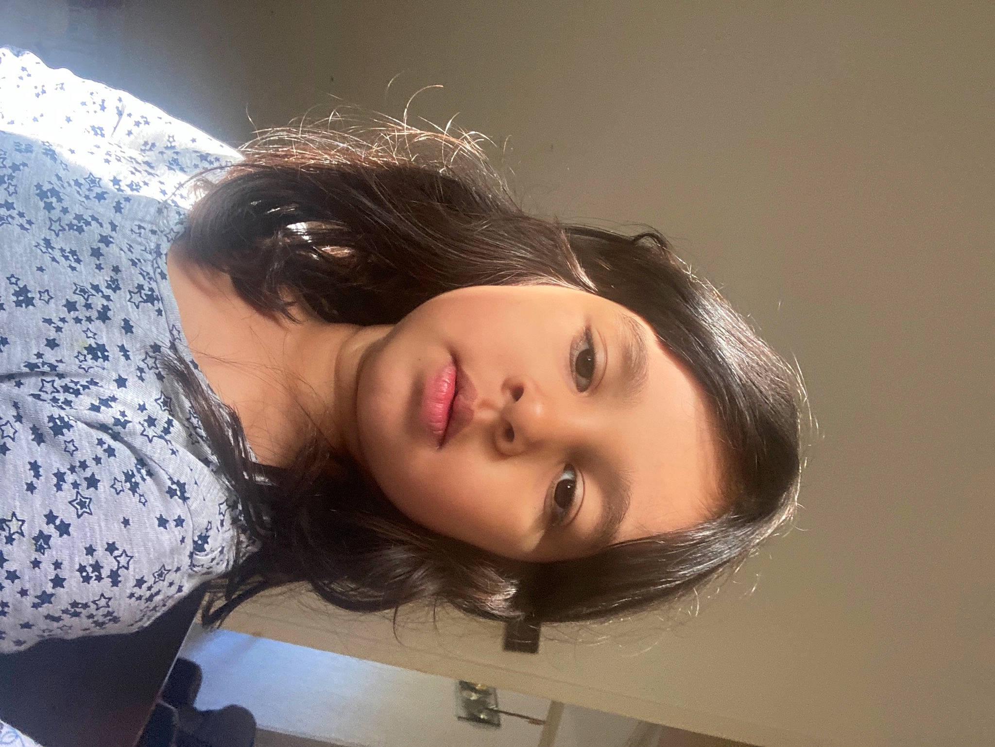 Miasina participe au concours pour gagner de l'argent avec cette photo : black_hair, comfort, ear, earrings, eyebrow, eyelash, eyewear, fashion_design, flash_photography, fur, happy, jaw, lip, long_hair, makeover, neck, nose, person, selfie, shoulder