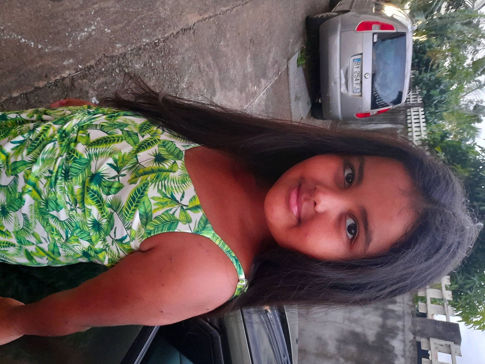 Clélya participe au concours pour gagner de l'argent avec cette photo : automotive_exterior, automotive_lighting, automotive_tail_brake_light, black_hair, car, cool, dress, joy, light, motor_vehicle, person, photograph, plant, smile, street_fashion, thigh, tints_and_shades, tree, vehicle, vehicle_door