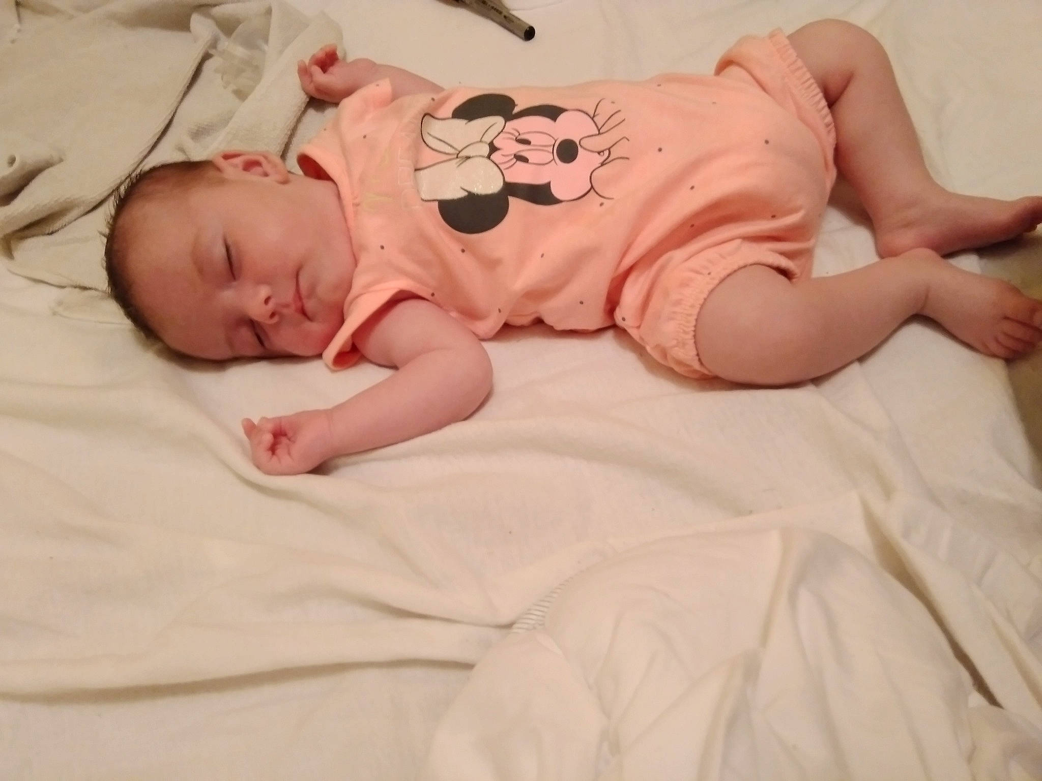 Orlane a rejoint le concours — aidez-le/la à gagner de superbes lots ! baby, baby_sleeping, bedtime, child, comfort, leg, linens, nap, person, pink, product, skin, sleep, stomach, textile, toddler