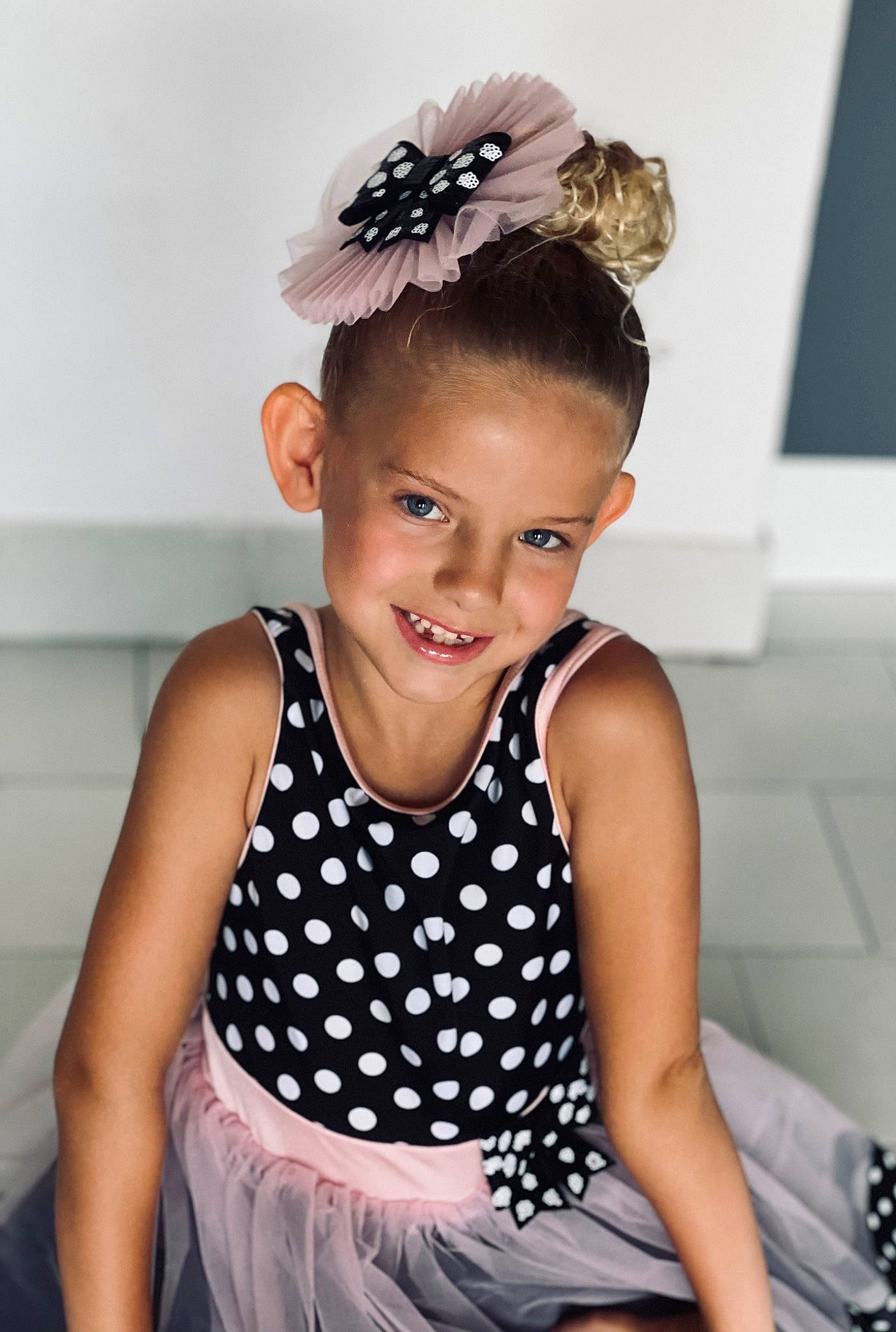 Lirane a rejoint le concours — aidez-le/la à gagner de superbes lots ! baby_toddler_clothing, child, dress, eyelash, face, fashion_design, flash_photography, hair, happy, head, human_body, joy, neck, pattern, person, shoulder, sleeve, smile, style, t_shirt