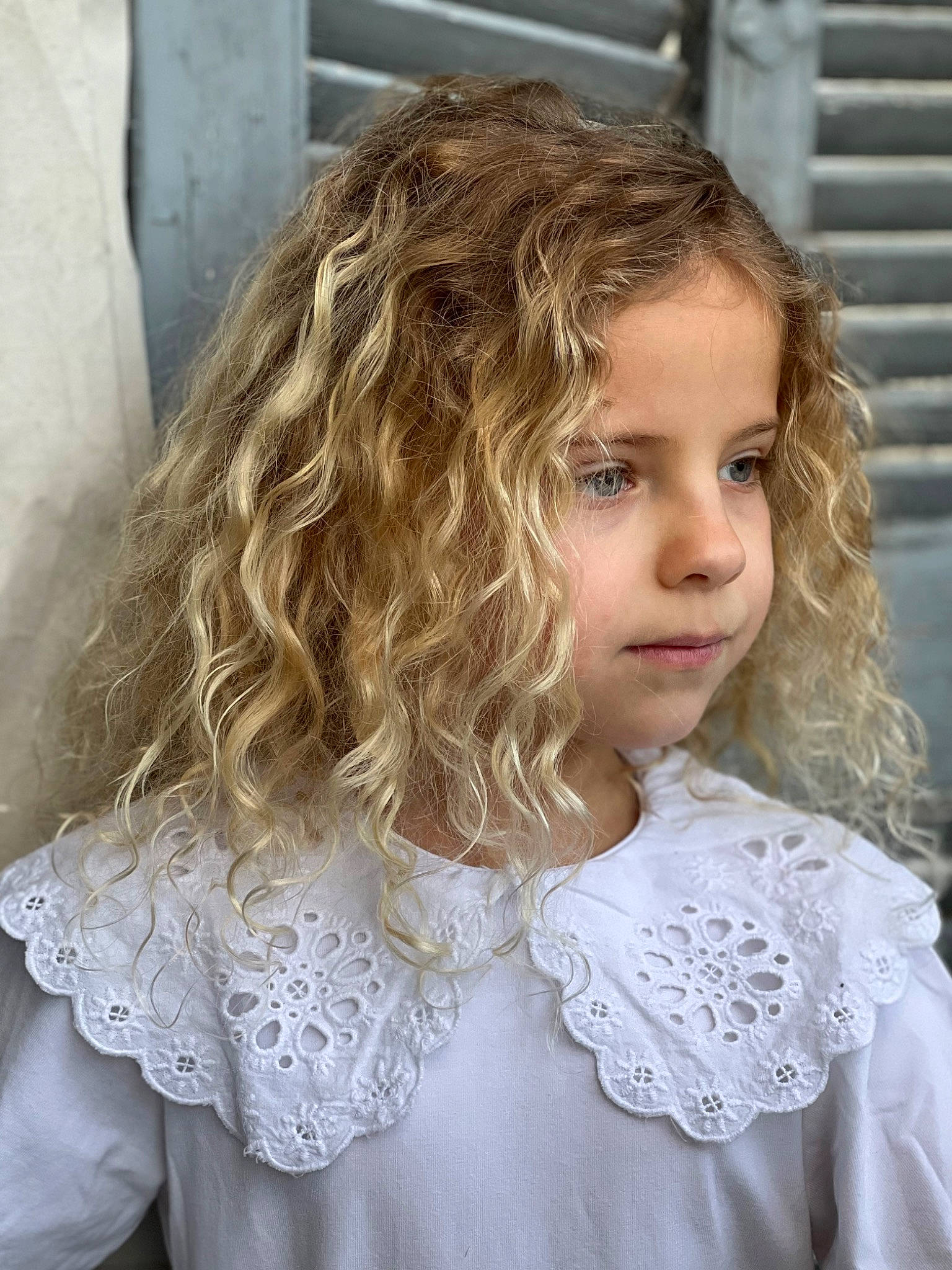 Lirane participe au concours pour gagner de l'argent avec cette photo : cheek, chin, eye, eyebrow, eyelash, face, facial_expression, hair, hairstyle, head, human, human_body, jaw, joint, lip, neck, nose, person, shoulder, skin