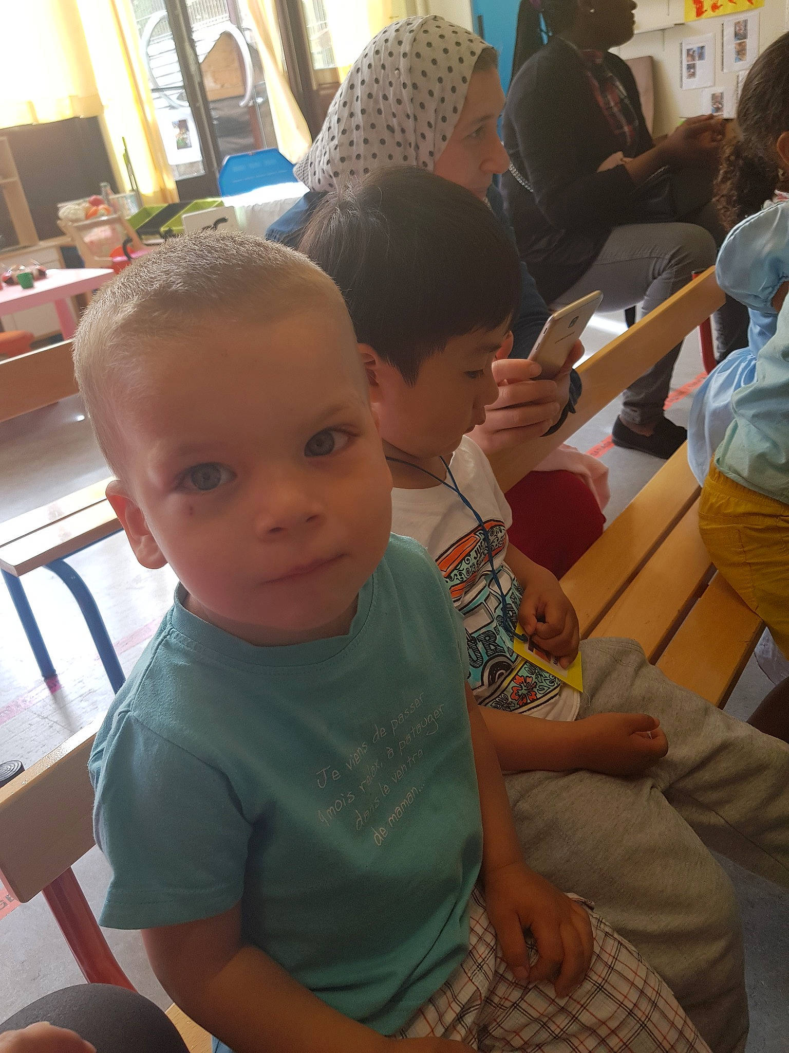 Eduard participe au concours pour gagner de l'argent avec cette photo : adaptation, child, ear, face, forehead, hairstyle, hand, head, neck, person, room, smile, toddler, vacation