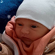 Amalia a rejoint le concours — aidez-le/la à gagner de superbes lots ! baby, infant, white_hat, scarf, blue_blanket, star_pattern, clothing, face, portrait, newborn, warm_clothes, closeup, person, headwear, cozy, sleepwear, soft_light, indoor, cute, resting