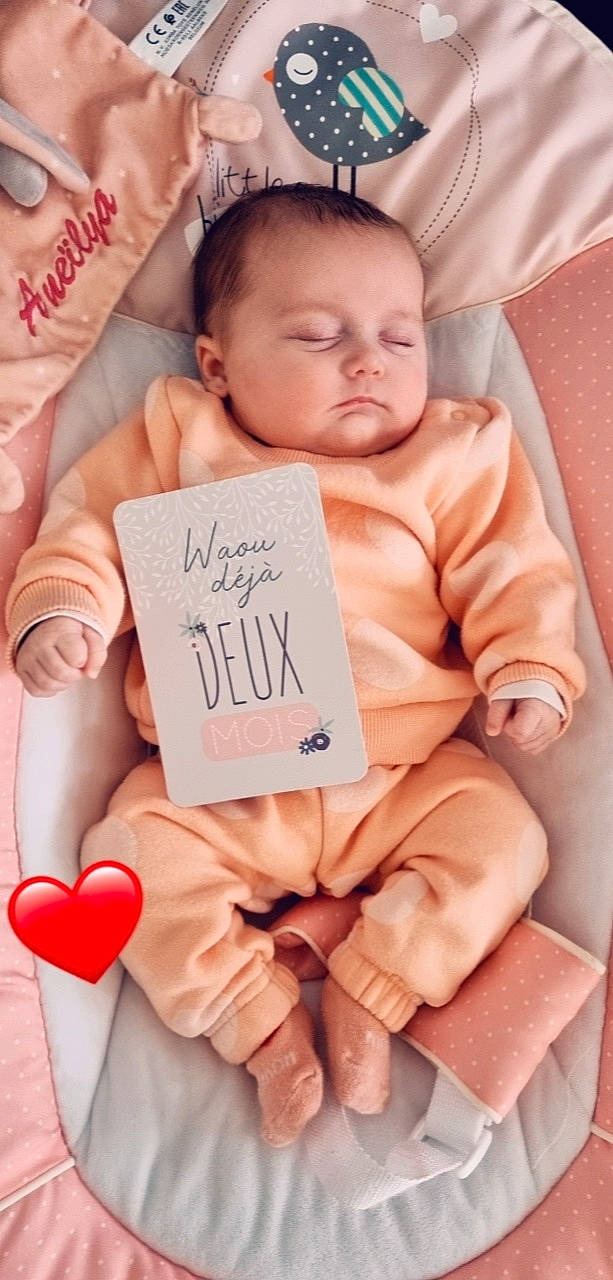 Aneïlya a rejoint le concours — aidez-le/la à gagner de superbes lots ! arm, baby, baby_toddler_clothing, cheek, eyelash, facial_expression, finger, font, gesture, hand, happy, human, nail, organ, people, person, pink, product, skin, thumb